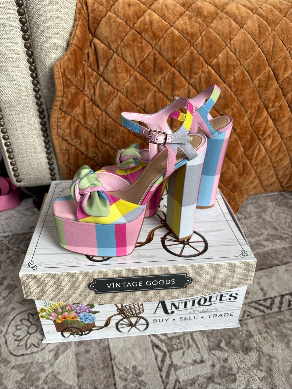 GIANNI BINI x Jess Southern
Carrie Plaid Knotted Bow Platform Sandals - Picture 2 of 6